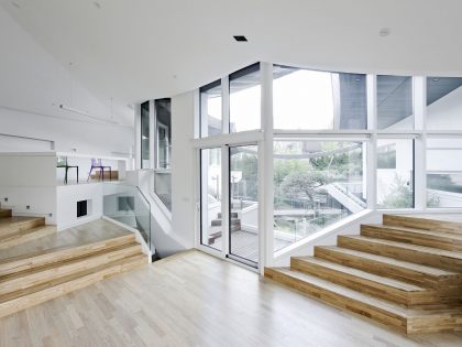 A Unique Contemporary Home with Large Courtyard and Cantilevered Roof in Seongnam by IROJE KHM Architects (9)