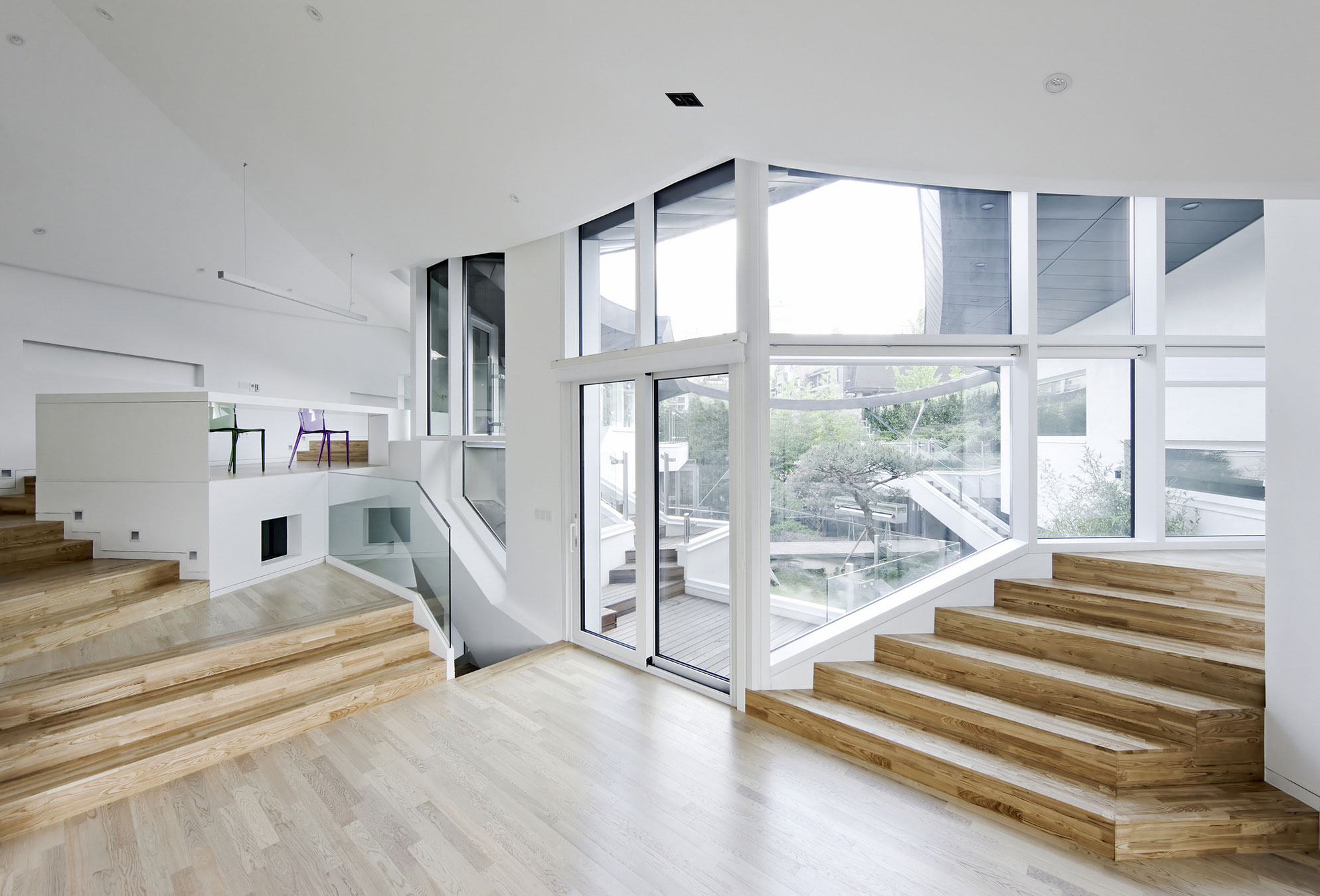 A Unique Contemporary Home with Large Courtyard and Cantilevered Roof in Seongnam by IROJE KHM Architects (9)