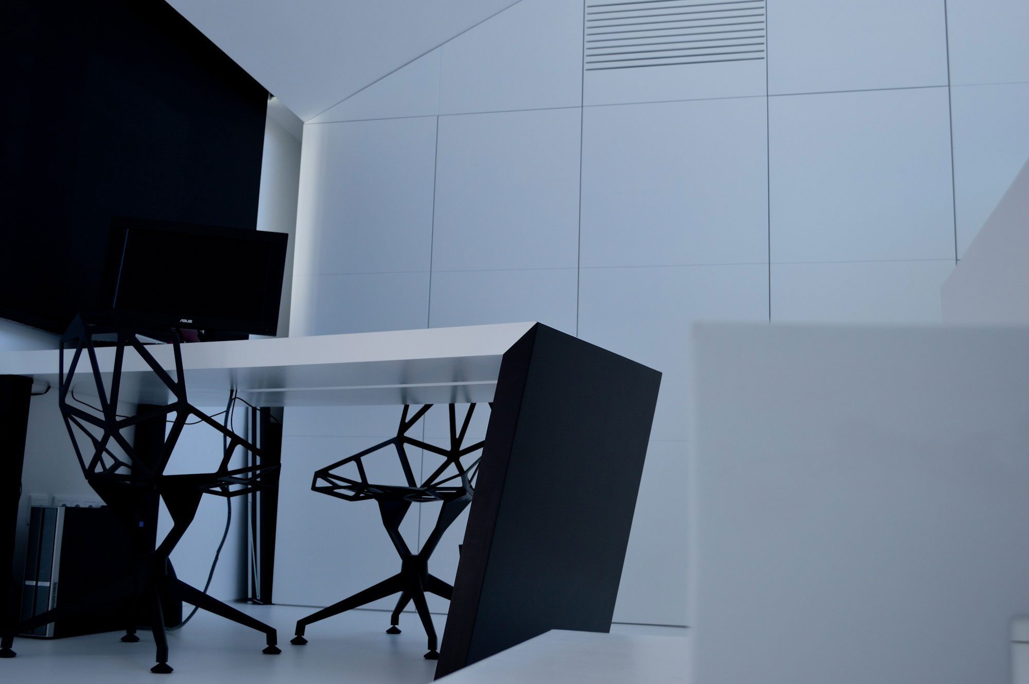 A Unique Minimalist Home with Neutral Colors and Industrial Materials in Espinho, Portugal by Pedro Brito (14)