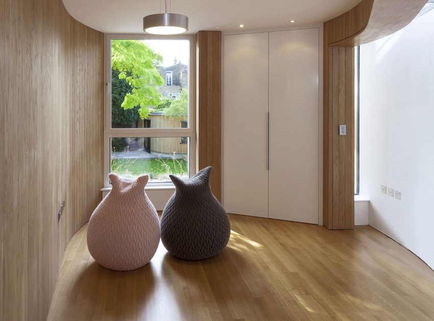 A Unique Terraced House Combines Traditional and Contemporary Interiors in London by Scott Architects (13)