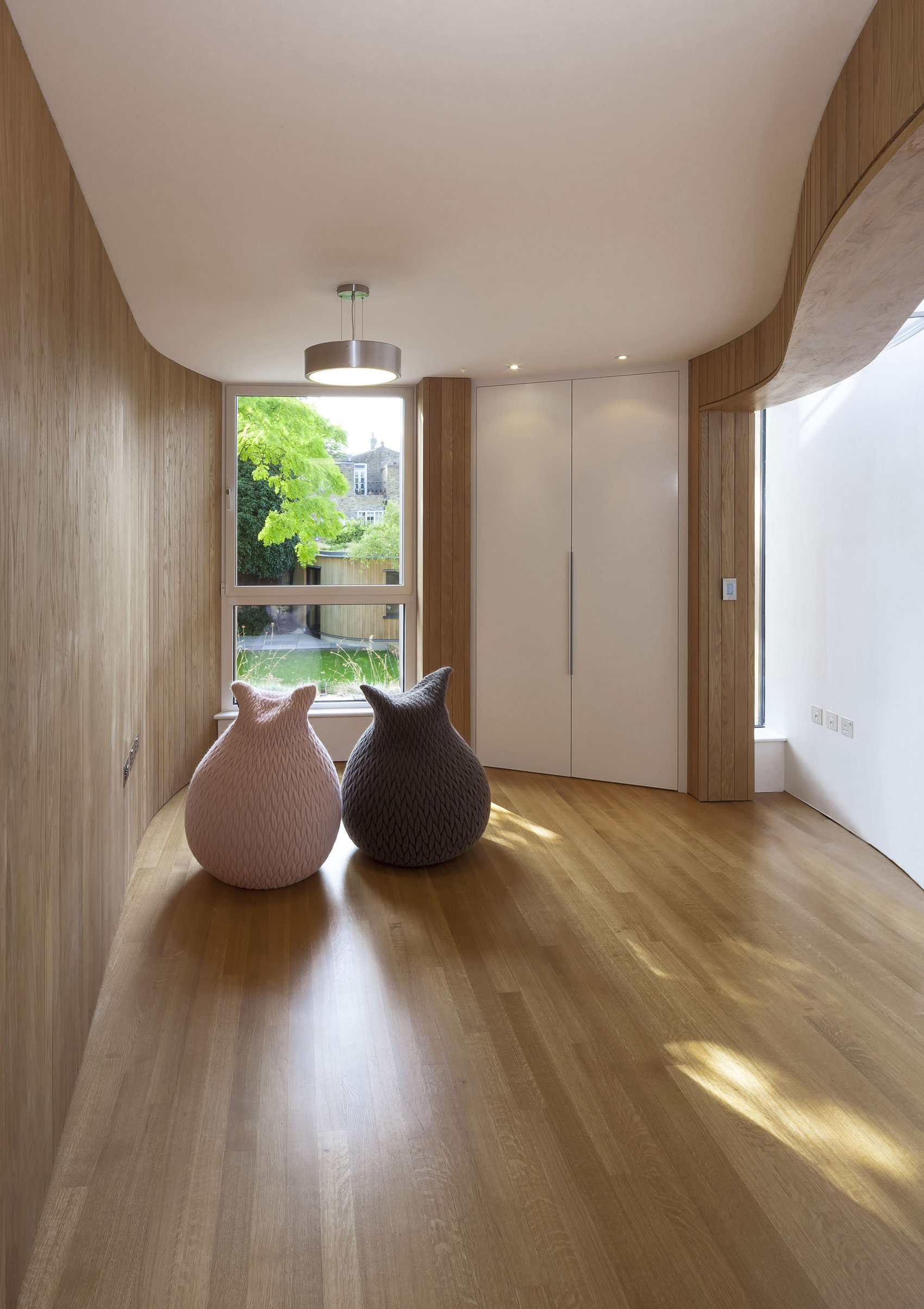 A Unique Terraced House Combines Traditional and Contemporary Interiors in London by Scott Architects (13)