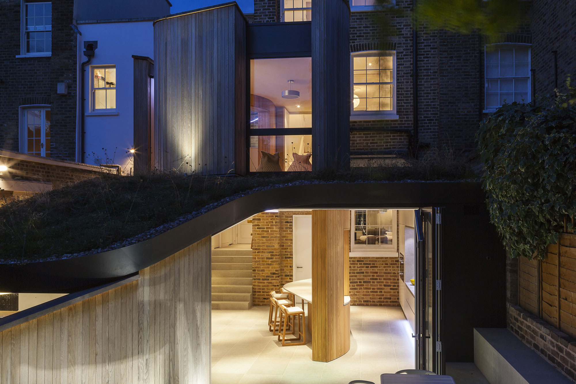 A Unique Terraced House Combines Traditional and Contemporary Interiors in London by Scott Architects (18)