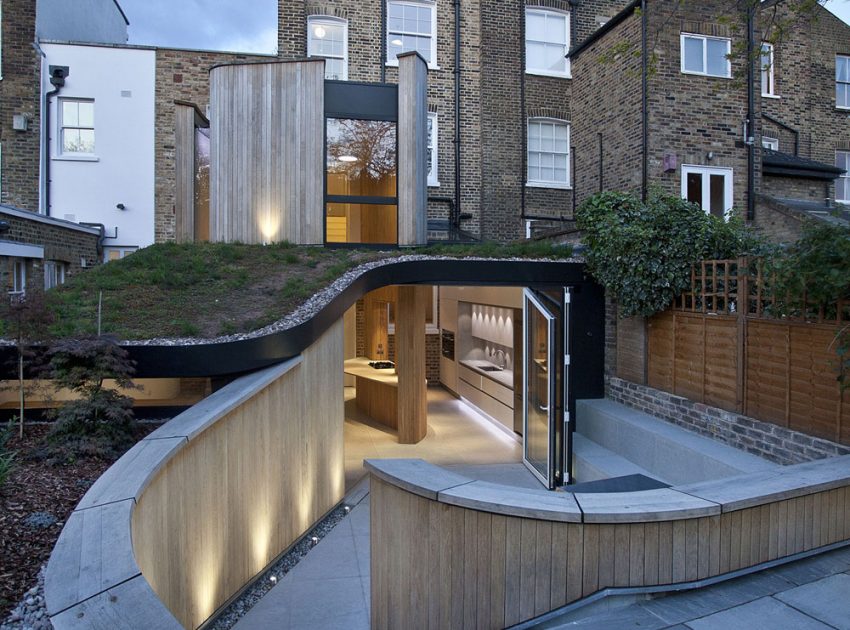 A Unique Terraced House Combines Traditional and Contemporary Interiors in London by Scott Architects (19)