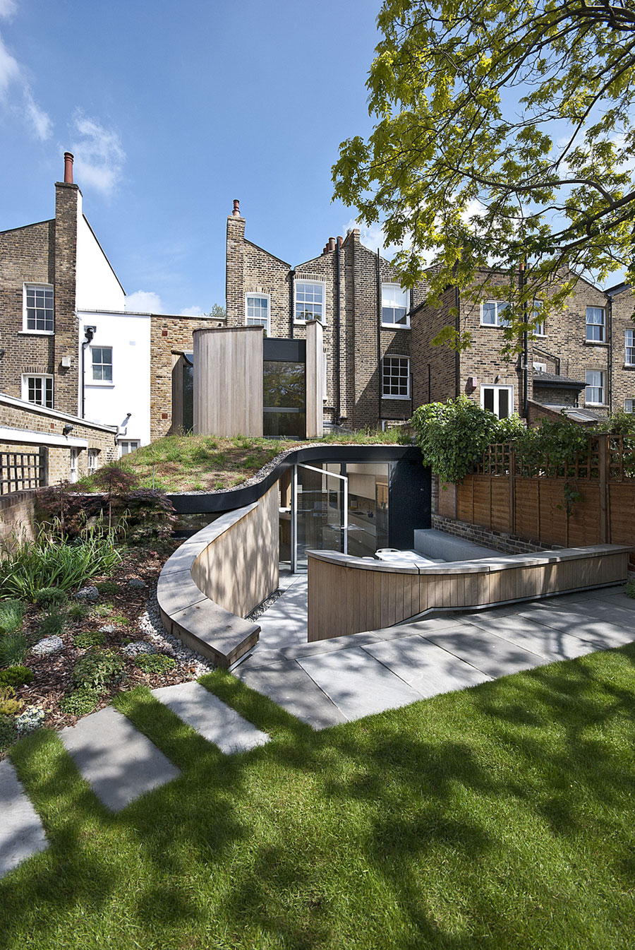 A Unique Terraced House Combines Traditional and Contemporary Interiors in London by Scott Architects (2)