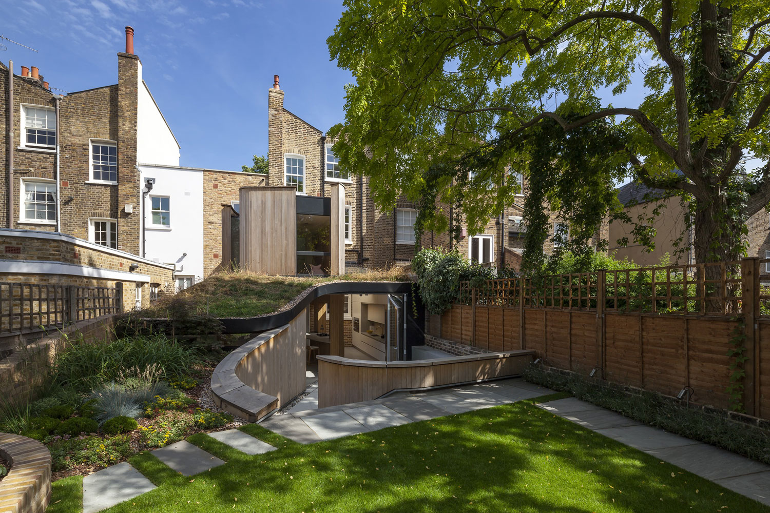 A Unique Terraced House Combines Traditional and Contemporary Interiors in London by Scott Architects (3)