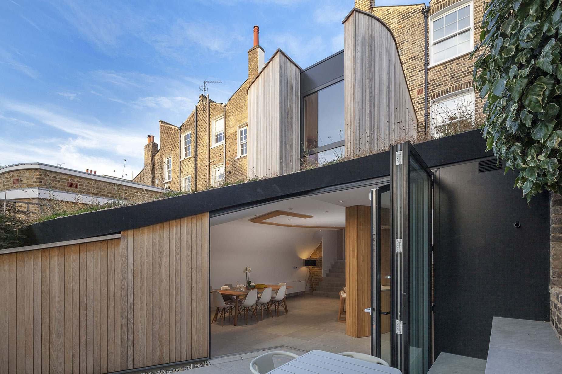 A Unique Terraced House Combines Traditional and Contemporary Interiors in London by Scott Architects (4)