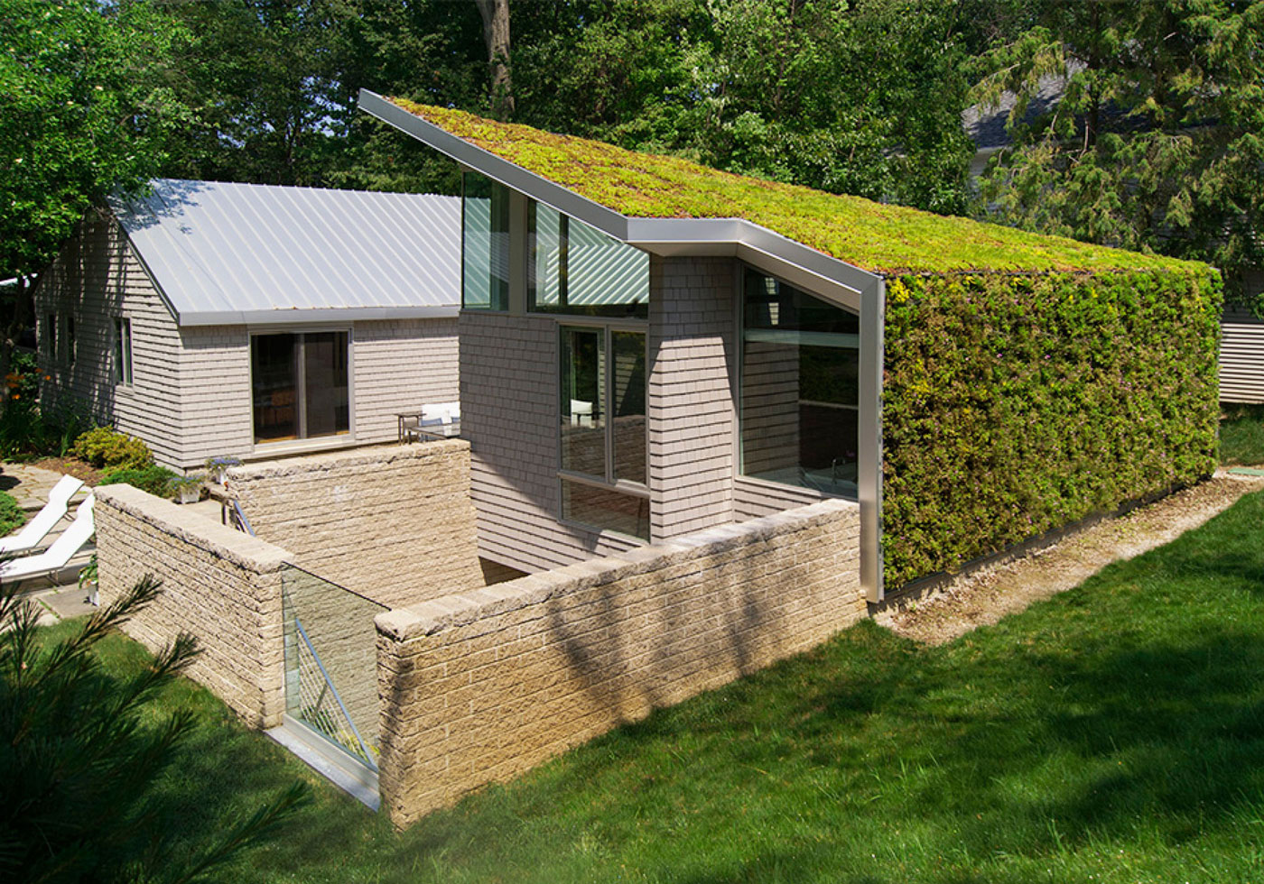A Unique and Dramatic Home Characterized by Two Distinct Approaches in Bay Village by Robert Maschke Architects (1)