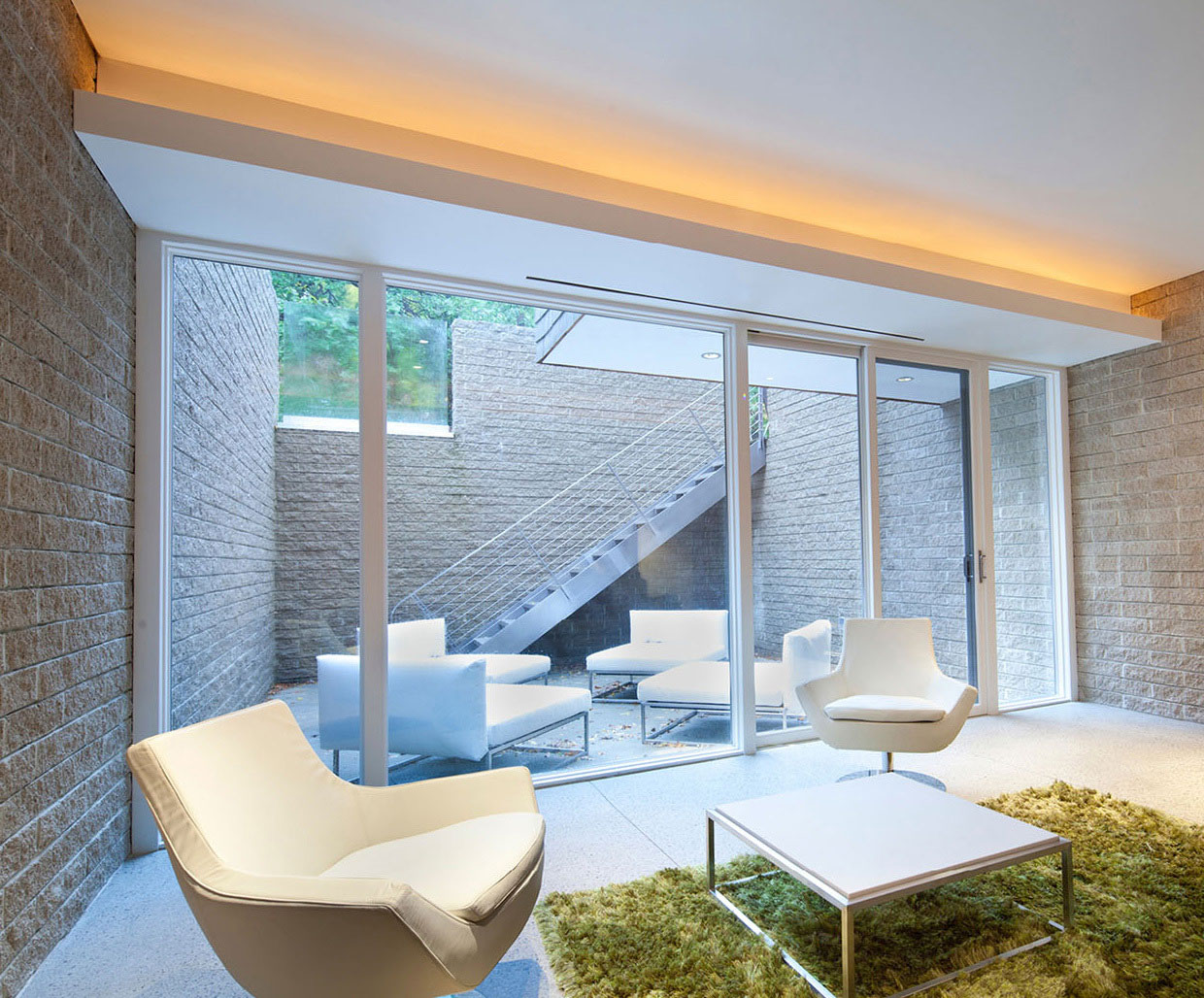 A Unique and Dramatic Home Characterized by Two Distinct Approaches in Bay Village by Robert Maschke Architects (4)