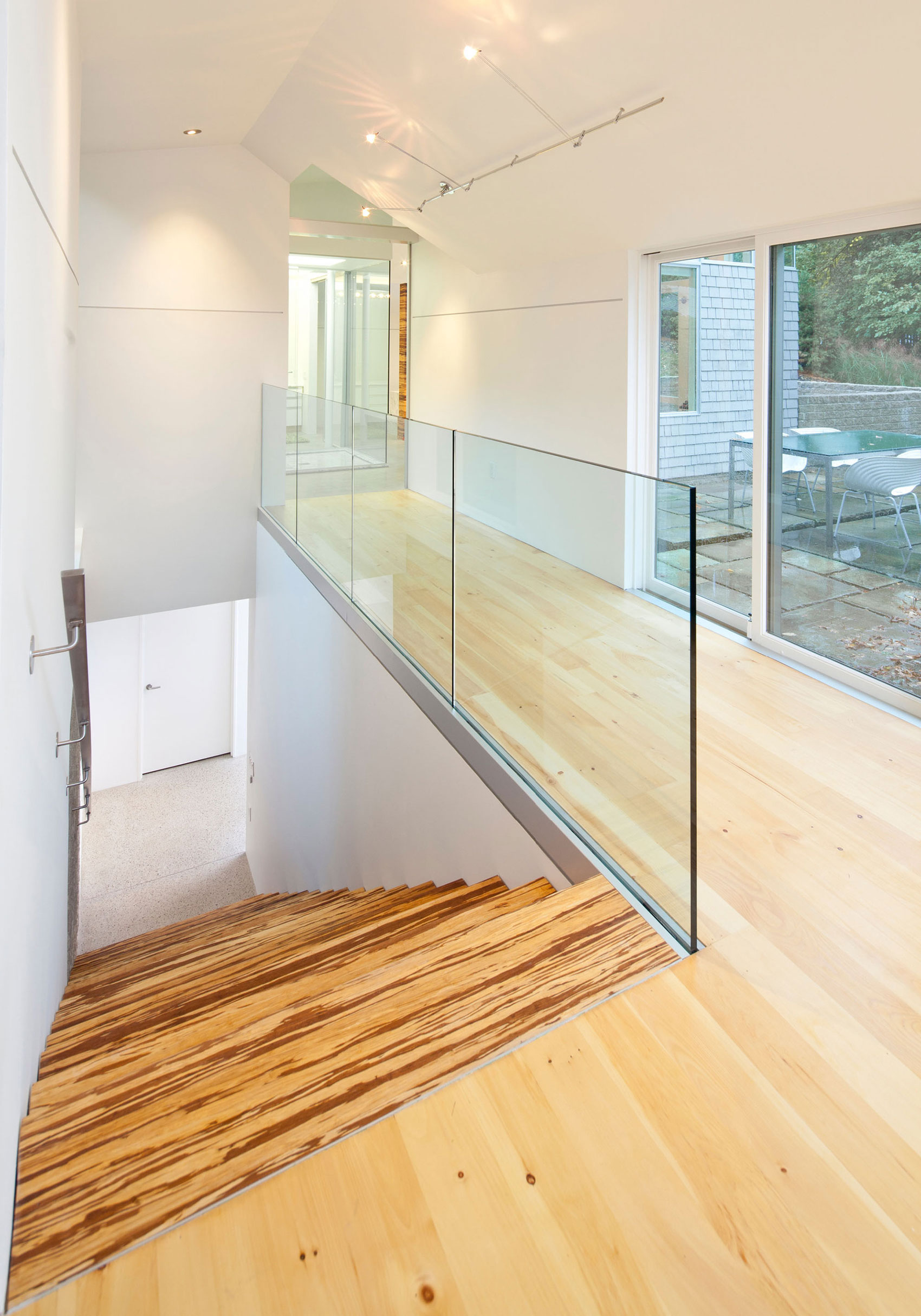 A Unique and Dramatic Home Characterized by Two Distinct Approaches in Bay Village by Robert Maschke Architects (5)