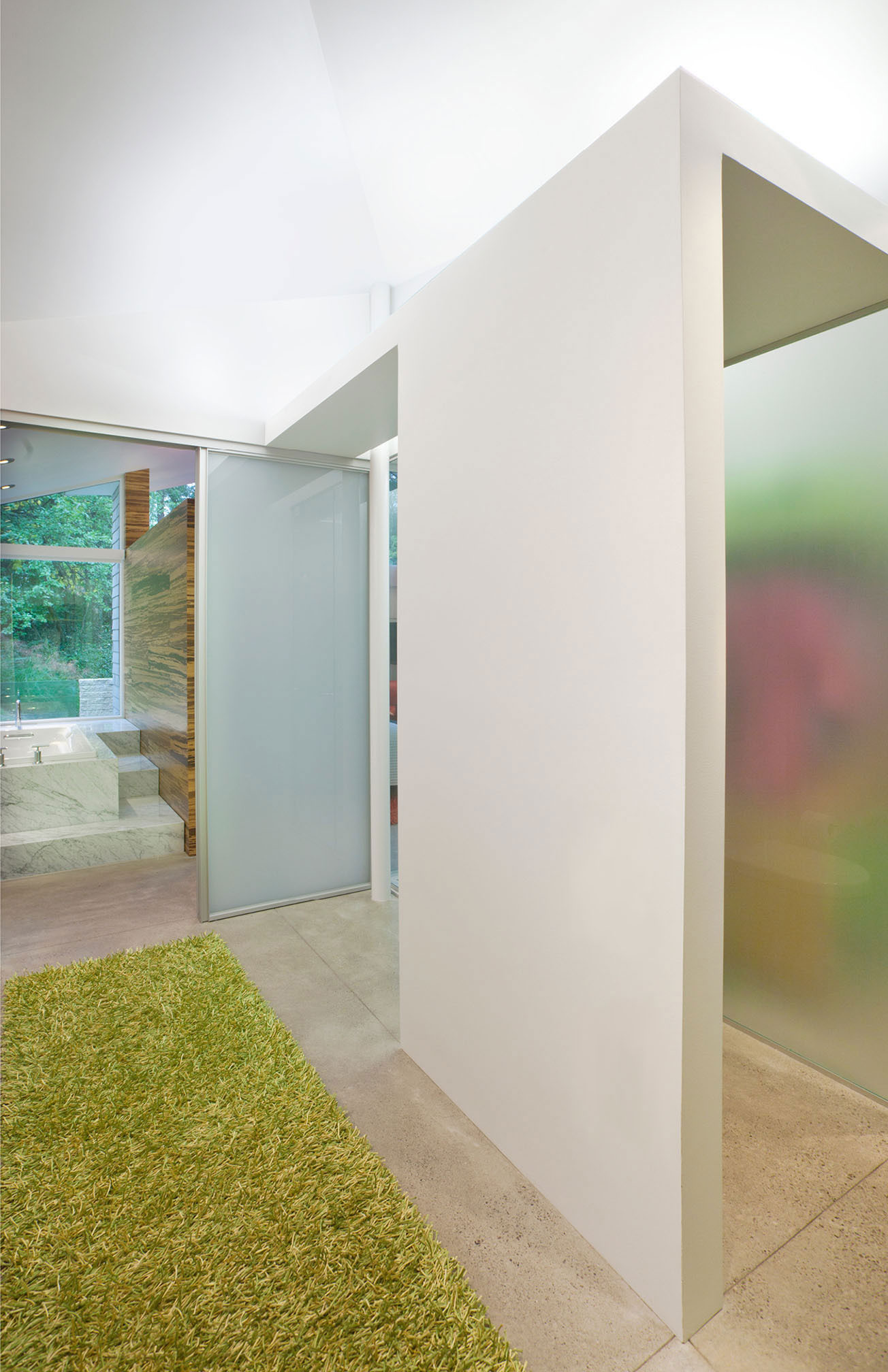 A Unique and Dramatic Home Characterized by Two Distinct Approaches in Bay Village by Robert Maschke Architects (8)