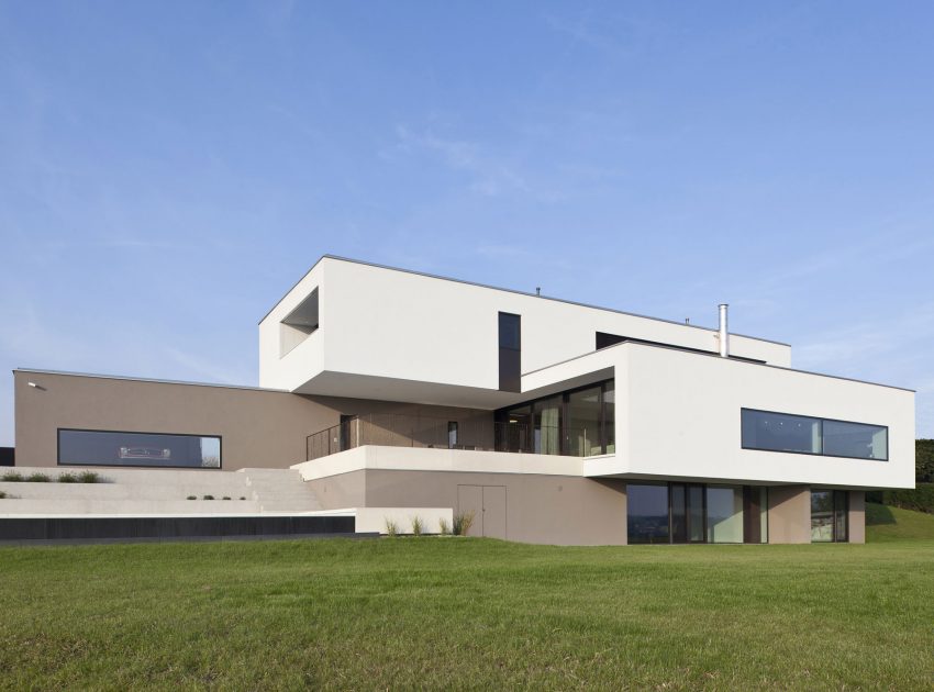 A Unique and Minimalist Contemporary Home with Splendid Panoramic View in Austria by Frohring Ablinger Architekten (1)