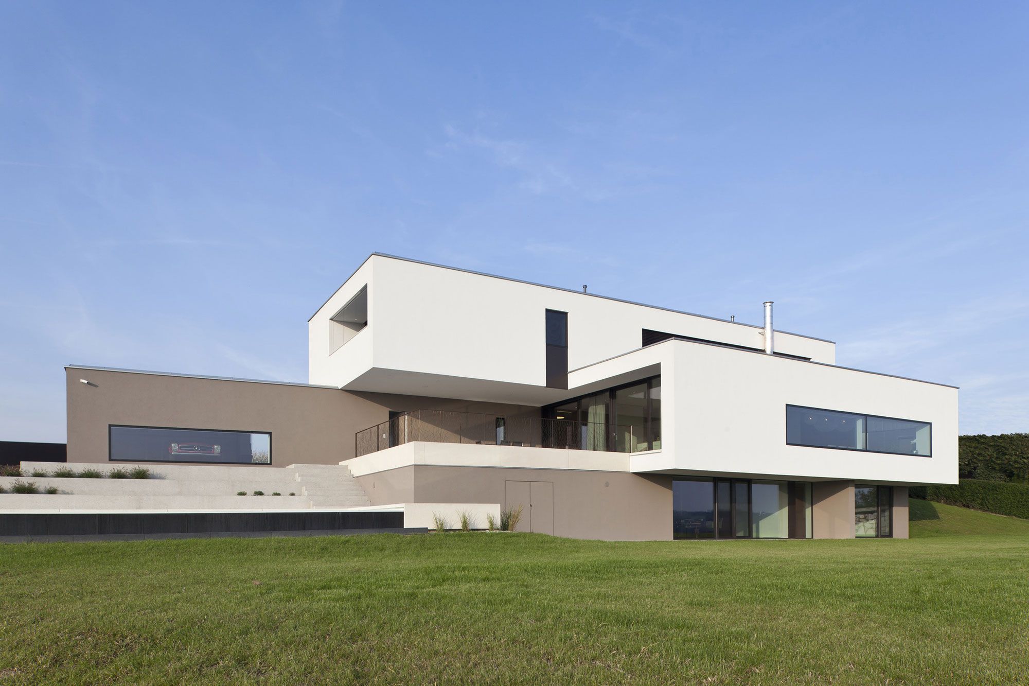 A Unique and Minimalist Contemporary Home with Splendid Panoramic View in Austria by Frohring Ablinger Architekten (1)