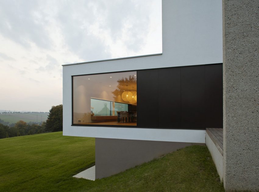 A Unique and Minimalist Contemporary Home with Splendid Panoramic View in Austria by Frohring Ablinger Architekten (10)
