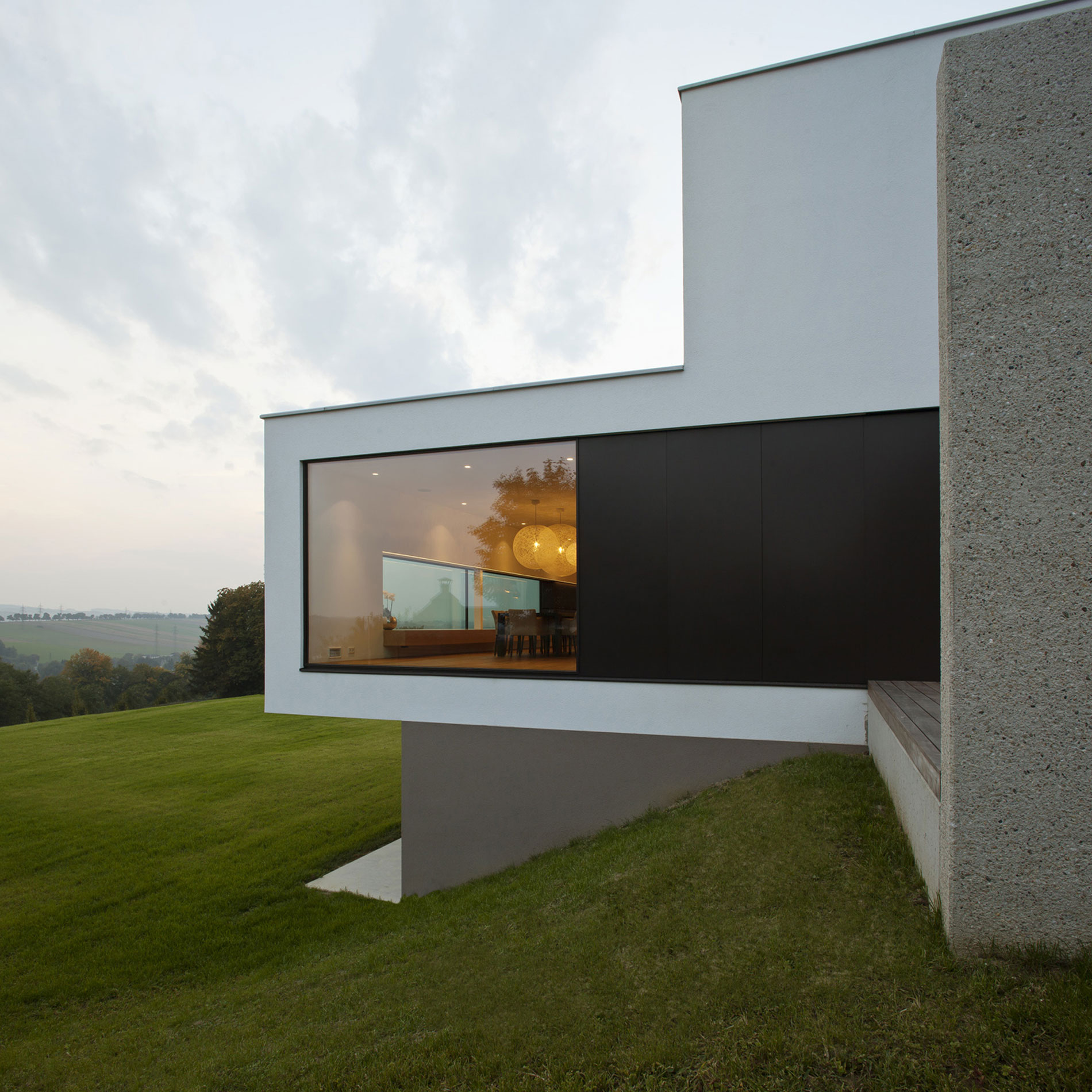 A Unique and Minimalist Contemporary Home with Splendid Panoramic View in Austria by Frohring Ablinger Architekten (10)
