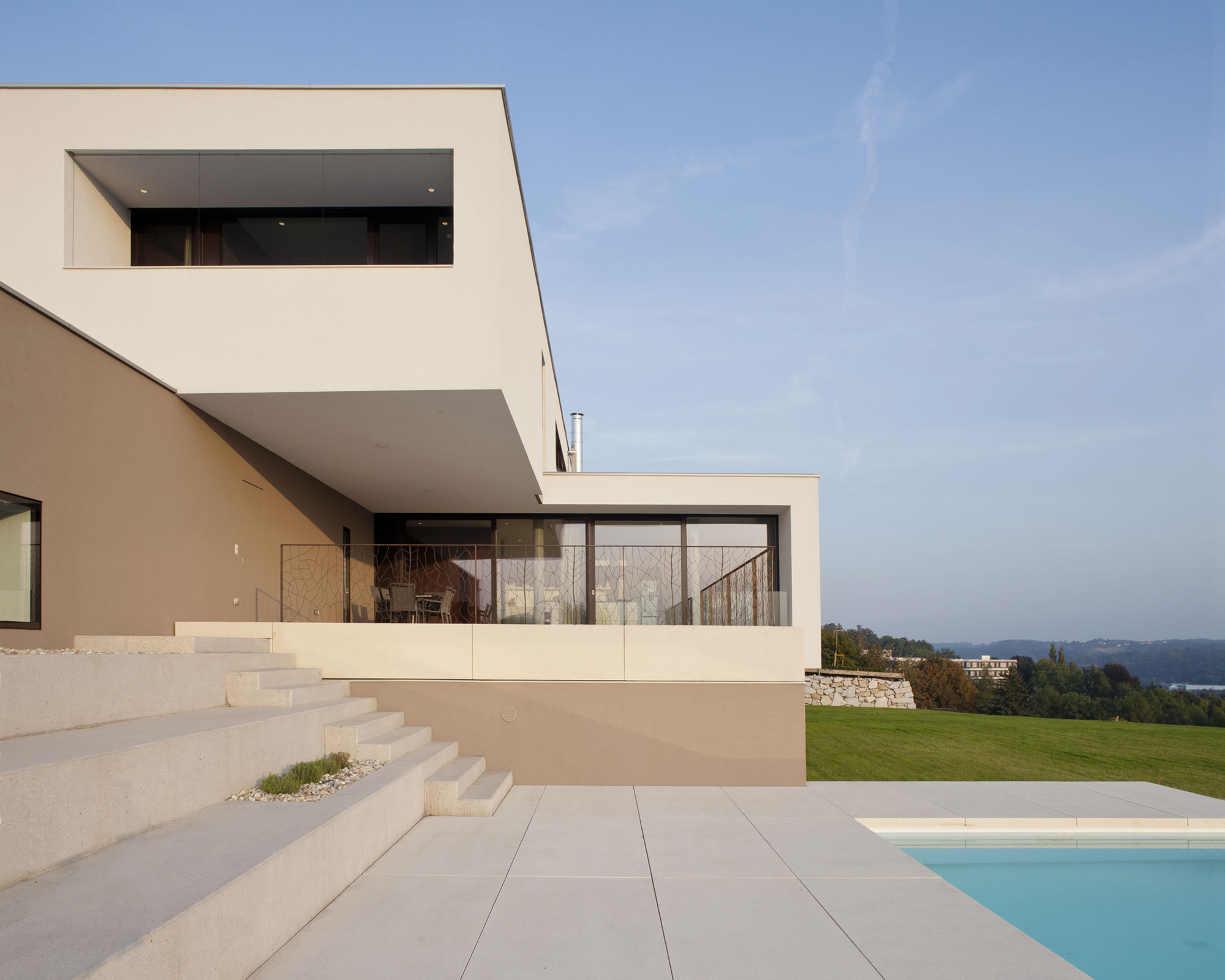 A Unique and Minimalist Contemporary Home with Splendid Panoramic View in Austria by Frohring Ablinger Architekten (3)