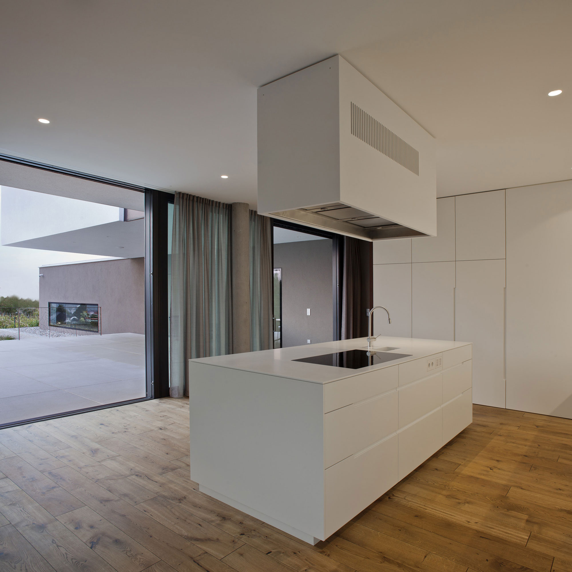 A Unique and Minimalist Contemporary Home with Splendid Panoramic View in Austria by Frohring Ablinger Architekten (5)