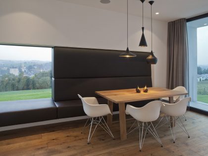 A Unique and Minimalist Contemporary Home with Splendid Panoramic View in Austria by Frohring Ablinger Architekten (6)