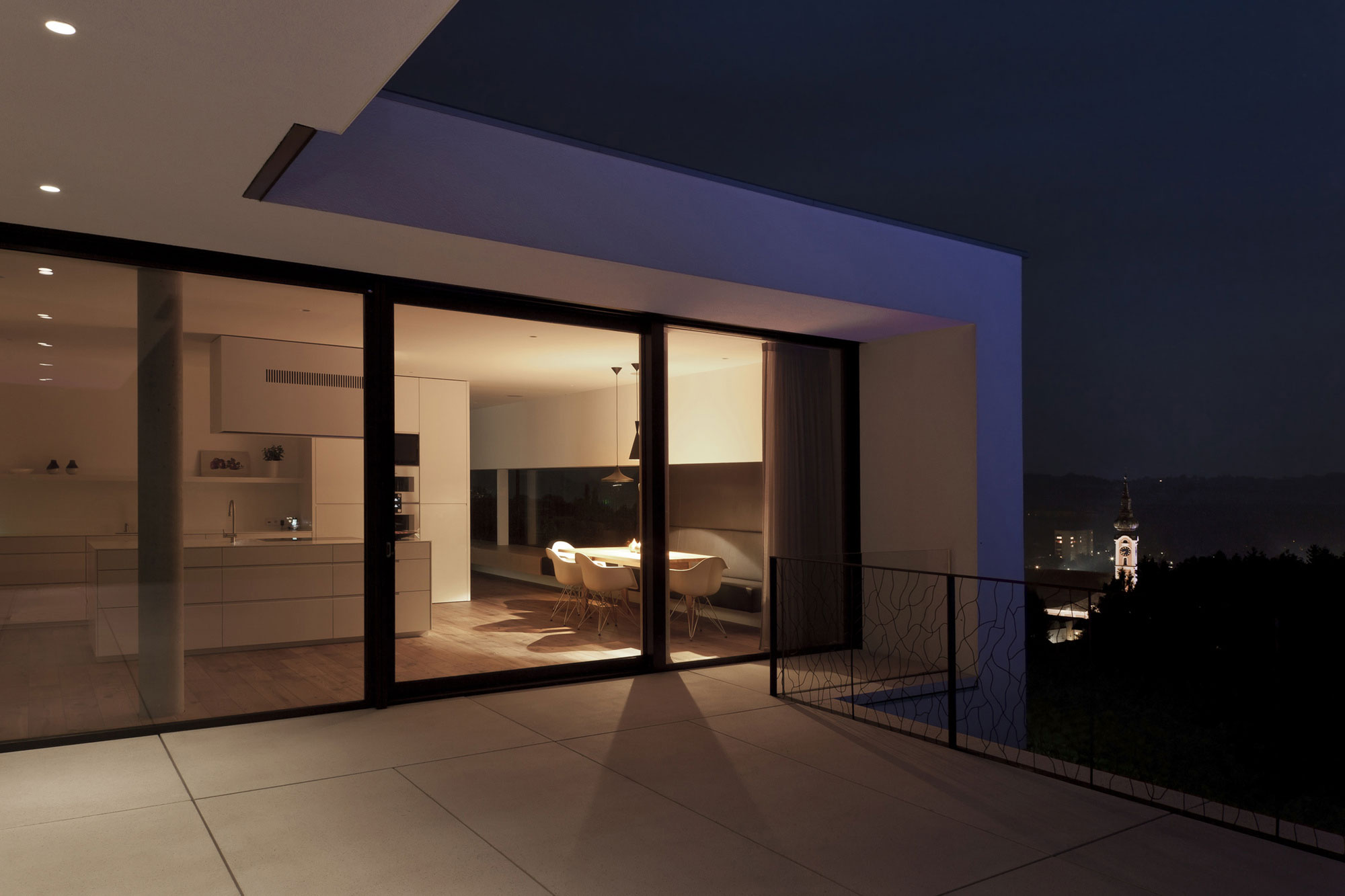 A Unique and Minimalist Contemporary Home with Splendid Panoramic View in Austria by Frohring Ablinger Architekten (9)