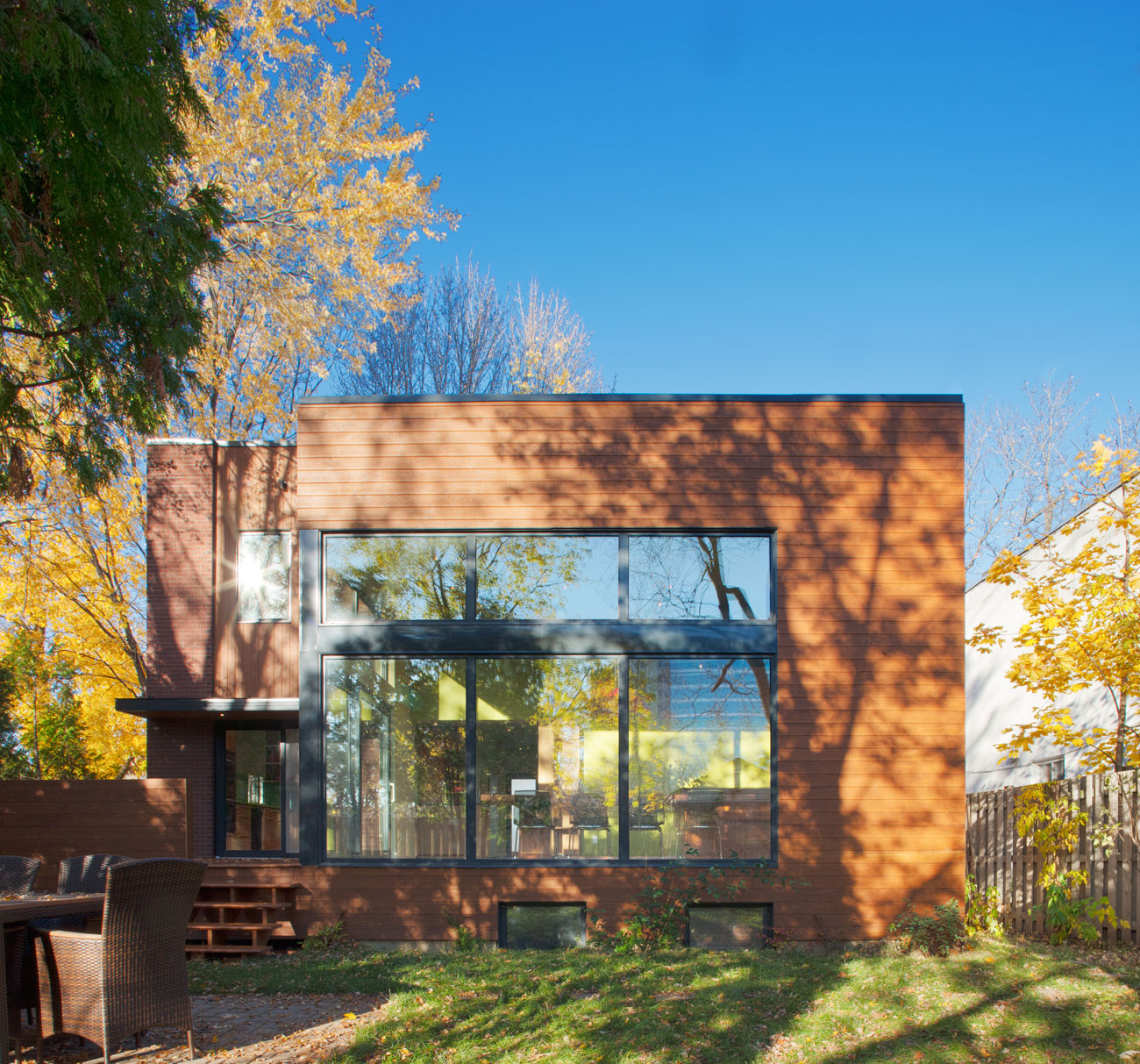 A Vibrant Contemporary Home with Abundant Natural Light and Bright Gamma Colors in Montreal, Canada by Anik Péloquin (2)