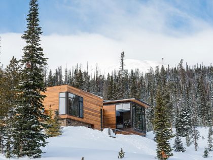 An Elegant Contemporary House Surrounded by Breathtaking Mountain Views in Montana by Pearson Design Group (1)