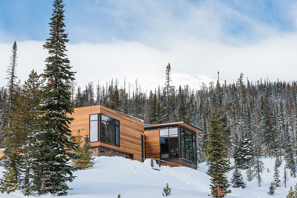 An Elegant Contemporary House Surrounded by Breathtaking Mountain Views in Montana by Pearson Design Group (1)