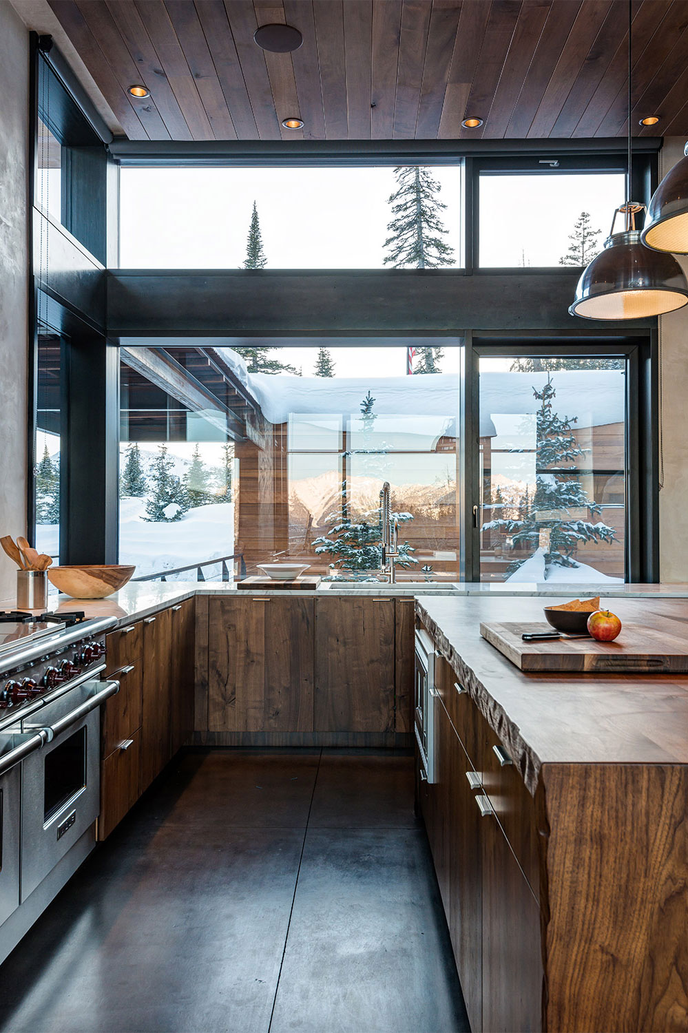 An Elegant Contemporary House Surrounded by Breathtaking Mountain Views in Montana by Pearson Design Group (11)
