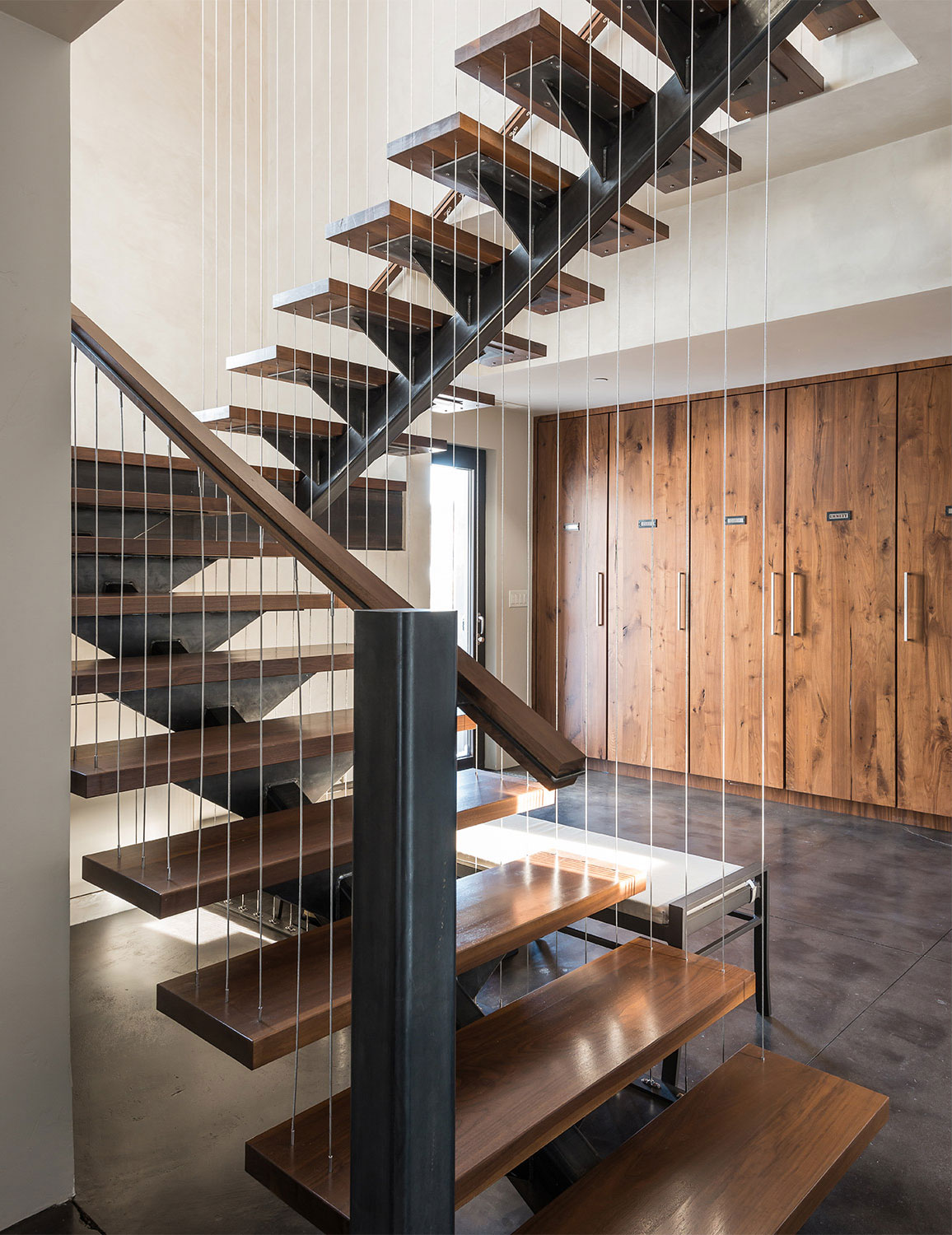 An Elegant Contemporary House Surrounded by Breathtaking Mountain Views in Montana by Pearson Design Group (13)