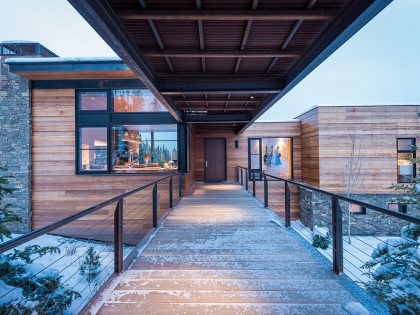 An Elegant Contemporary House Surrounded by Breathtaking Mountain Views in Montana by Pearson Design Group (15)