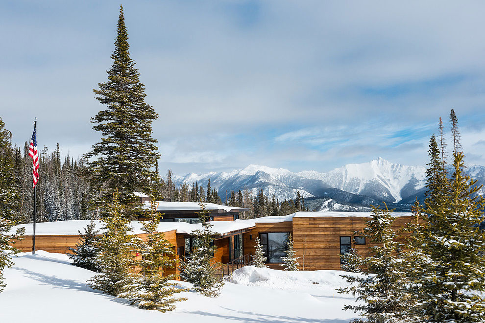 An Elegant Contemporary House Surrounded by Breathtaking Mountain Views in Montana by Pearson Design Group (2)