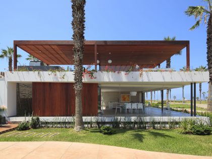 A Warm and Contemporary Cube-Shaped House Over the Surrounding Greenery in Cañete, Peru by Martín Dulanto Architect (1)