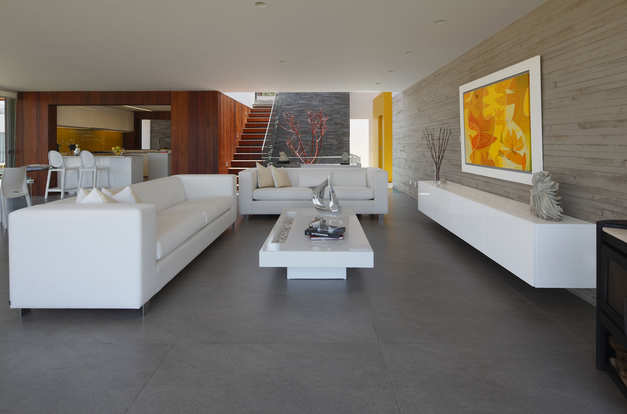 A Warm and Contemporary Cube-Shaped House Over the Surrounding Greenery in Cañete, Peru by Martín Dulanto Architect (23)