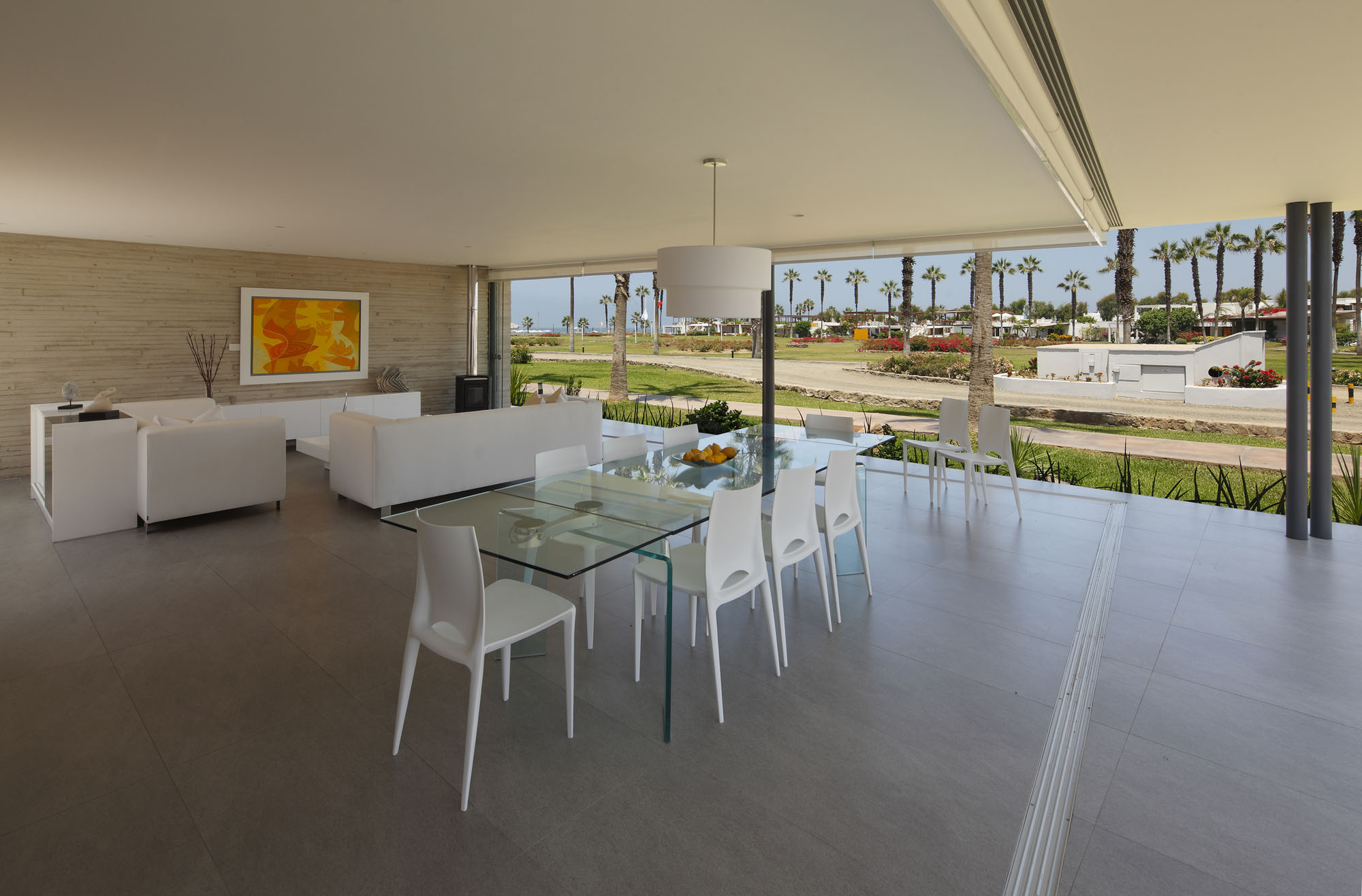 A Warm and Contemporary Cube-Shaped House Over the Surrounding Greenery in Cañete, Peru by Martín Dulanto Architect (25)