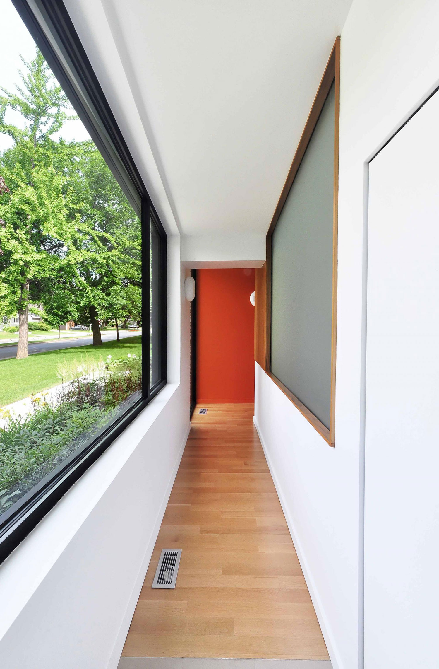 A Warm and Cozy Contemporary Home with Rich Colors and Interesting Patterns in Saint-Lambert by naturehumaine (16)