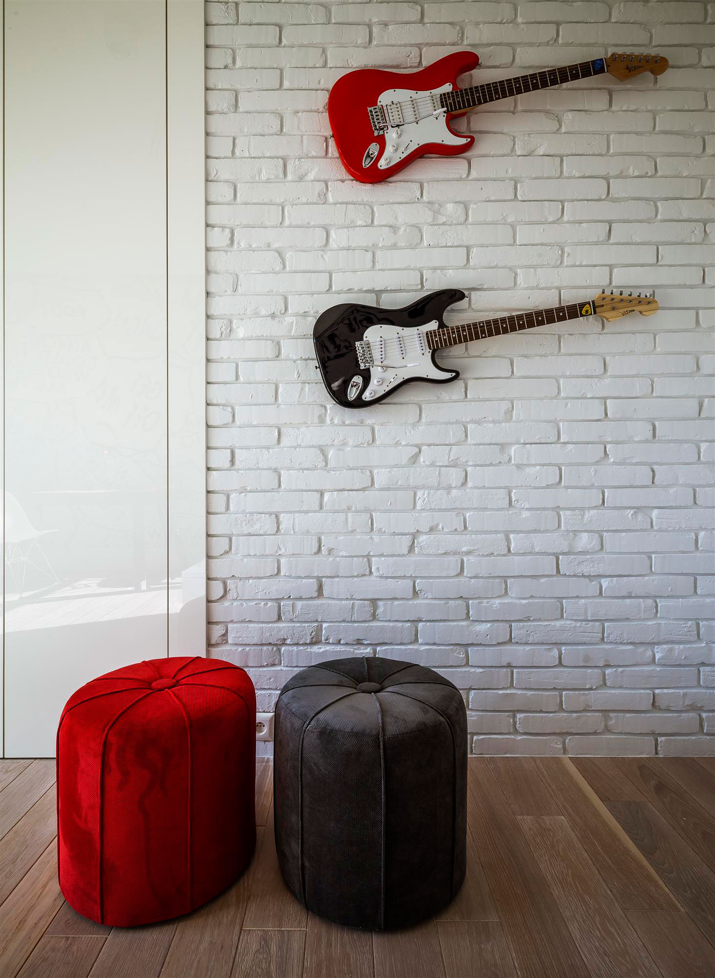 A Warm and Elegant Duplex Apartment with Comfortable Interiors in Warsaw by Hola Design (18)