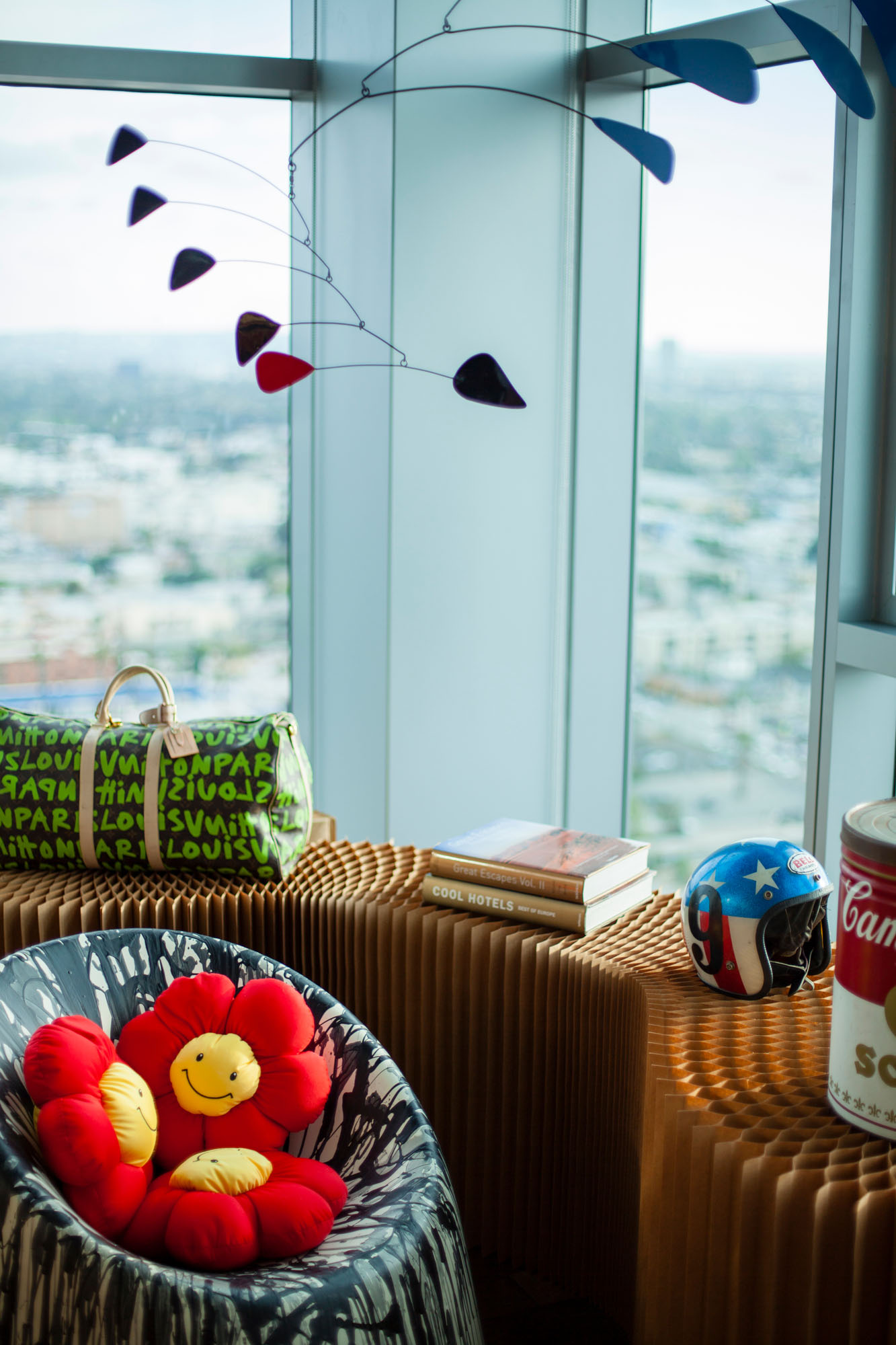 An Eclectic and Beautiful Contemporary Penthouse with Breathtaking Views in Los Angeles by Maxime Jacquet (10)