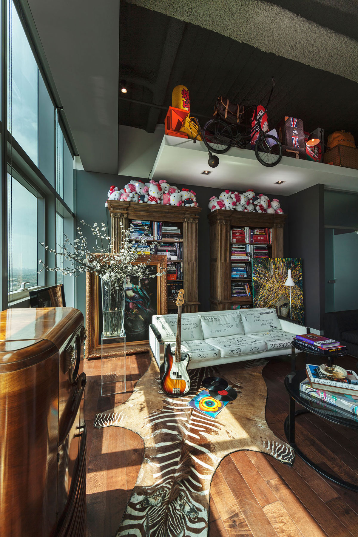 An Eclectic and Beautiful Contemporary Penthouse with Breathtaking Views in Los Angeles by Maxime Jacquet (3)