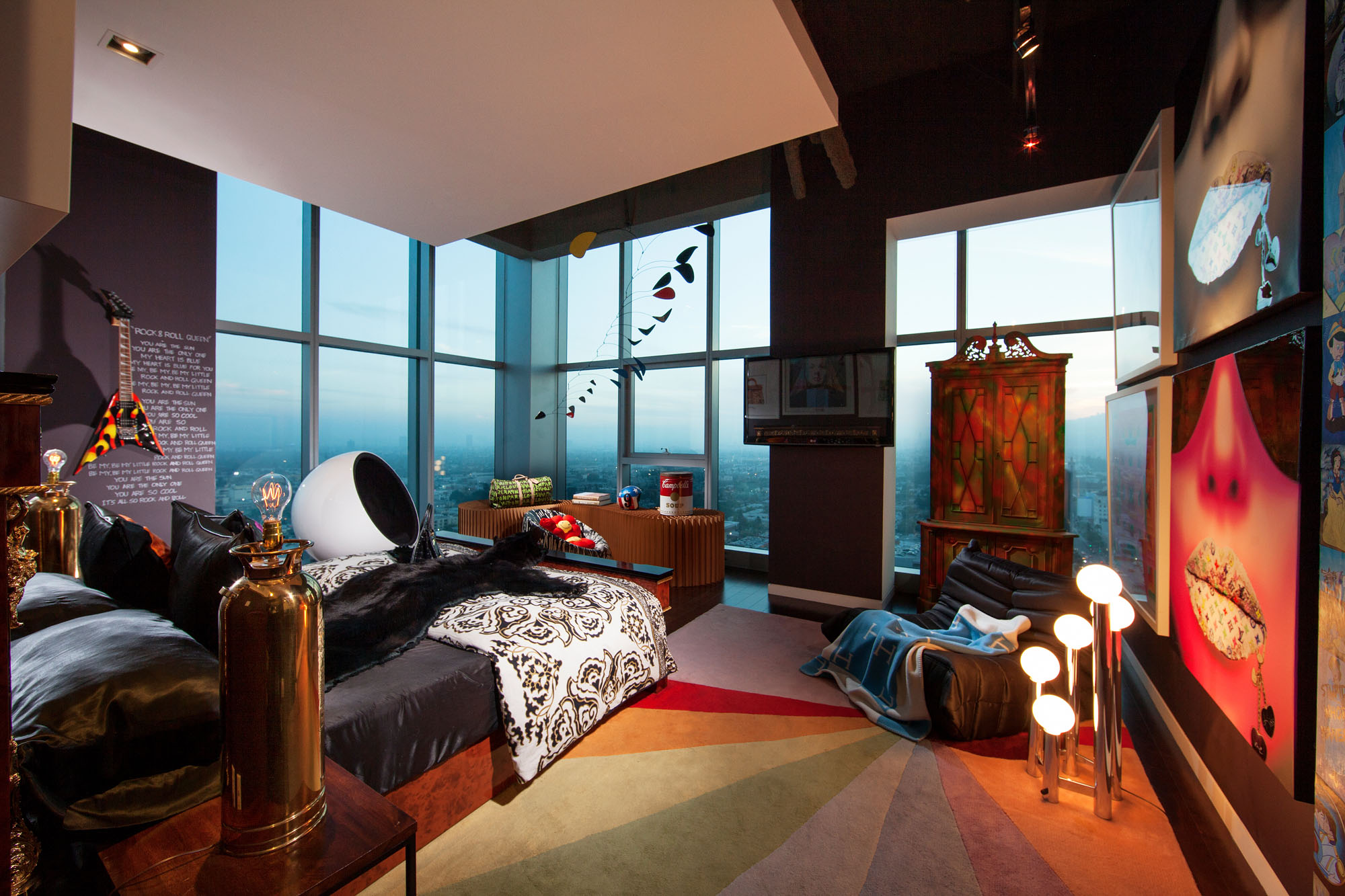 An Eclectic and Beautiful Contemporary Penthouse with Breathtaking Views in Los Angeles by Maxime Jacquet (8)