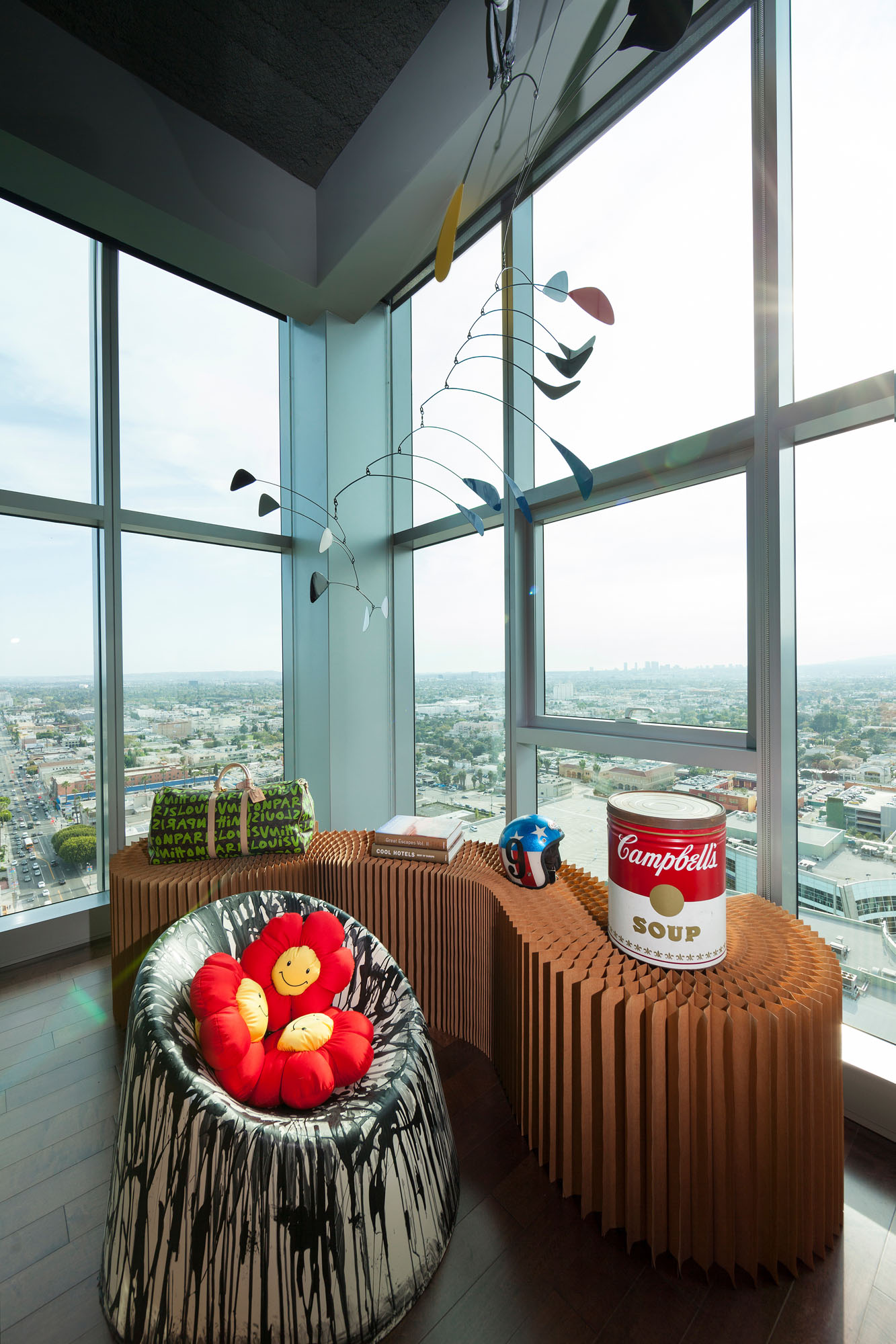 An Eclectic and Beautiful Contemporary Penthouse with Breathtaking Views in Los Angeles by Maxime Jacquet (9)