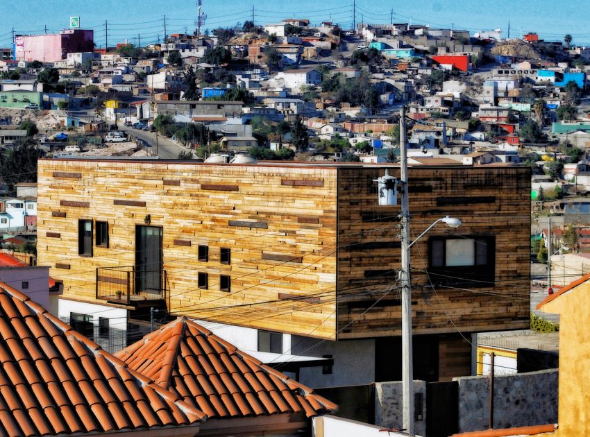 An Eco-Friendly Contemporary Home with an Abundance of Natural Light in Tijuana, Mexico by Oficina 3 Estudio (6)