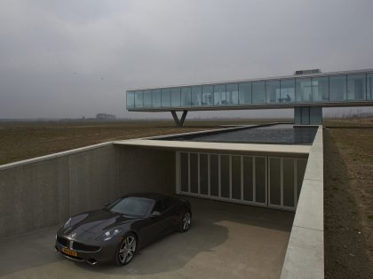 An Eco-Friendly Contemporary House Perched on the Beautiful Landscape in Noord-Beveland by Paul de Ruiter Architects (2)