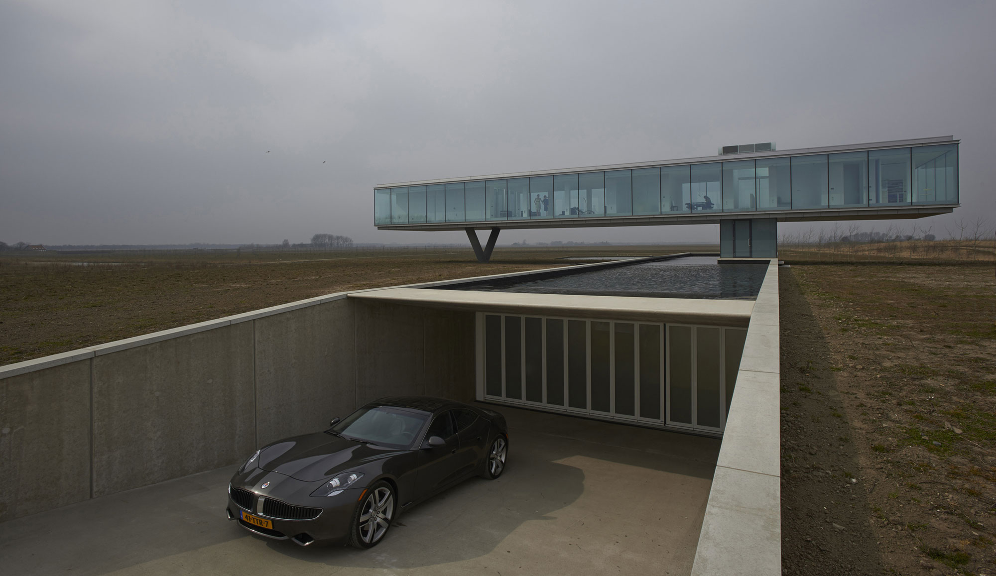 An Eco-Friendly Contemporary House Perched on the Beautiful Landscape in Noord-Beveland by Paul de Ruiter Architects (2)