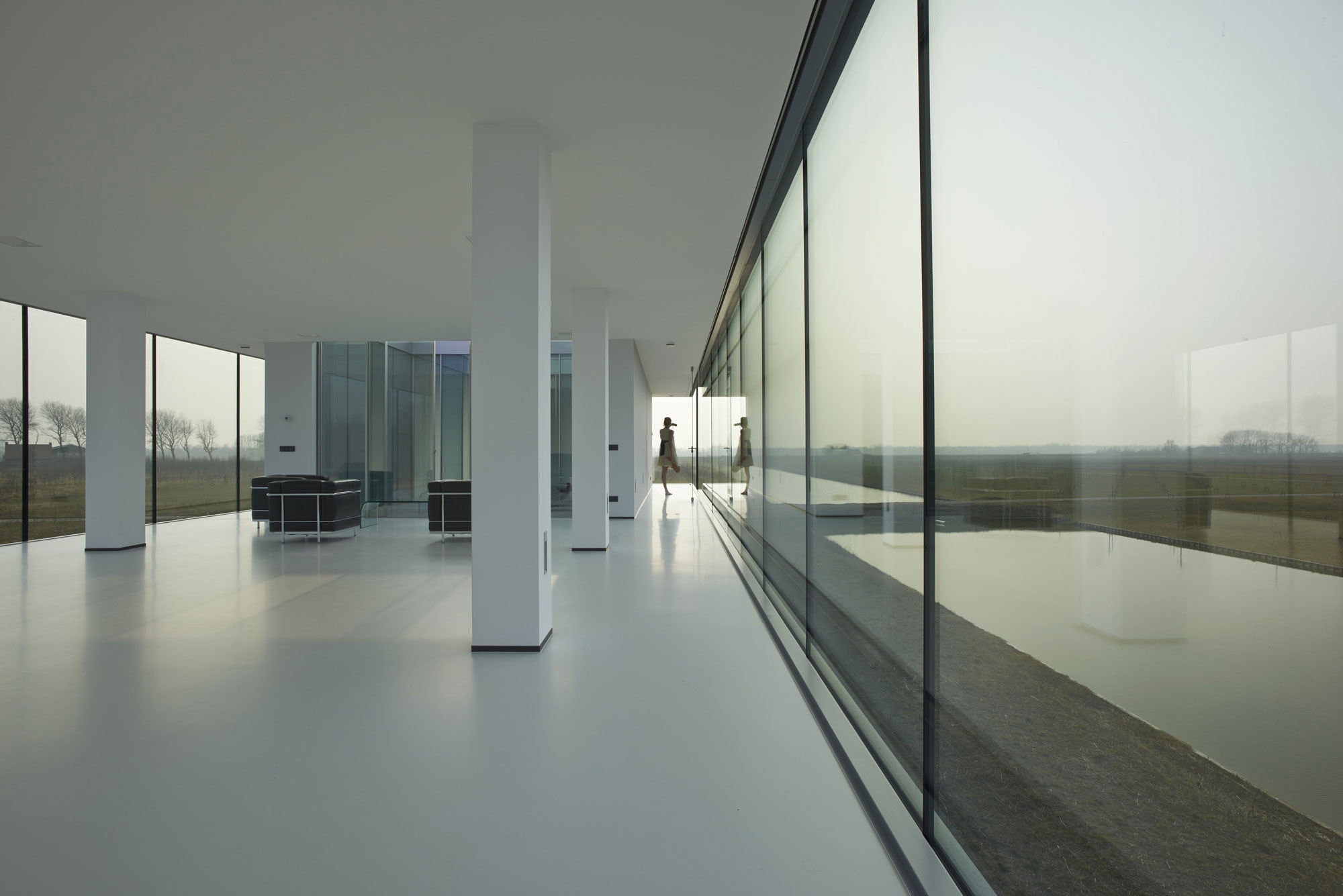 An Eco-Friendly Contemporary House Perched on the Beautiful Landscape in Noord-Beveland by Paul de Ruiter Architects (4)