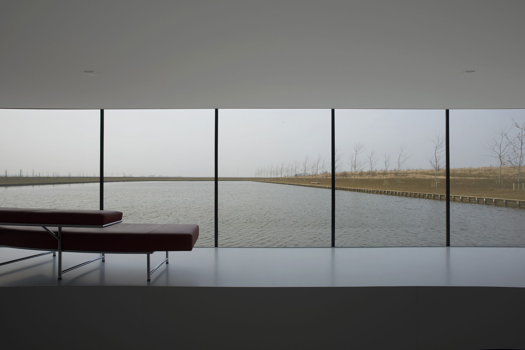 An Eco-Friendly Contemporary House Perched on the Beautiful Landscape in Noord-Beveland by Paul de Ruiter Architects (5)