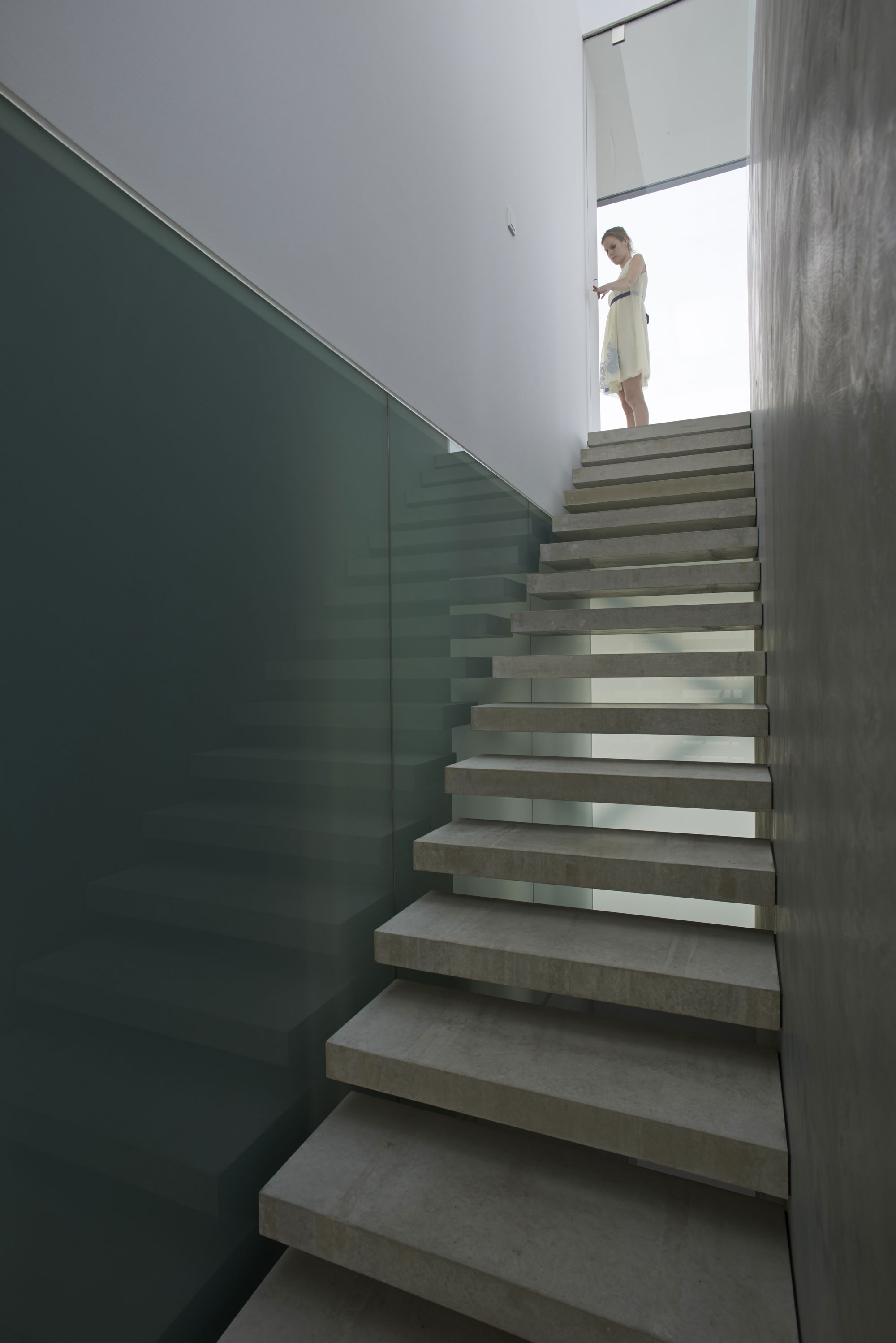 An Eco-Friendly Contemporary House Perched on the Beautiful Landscape in Noord-Beveland by Paul de Ruiter Architects (7)