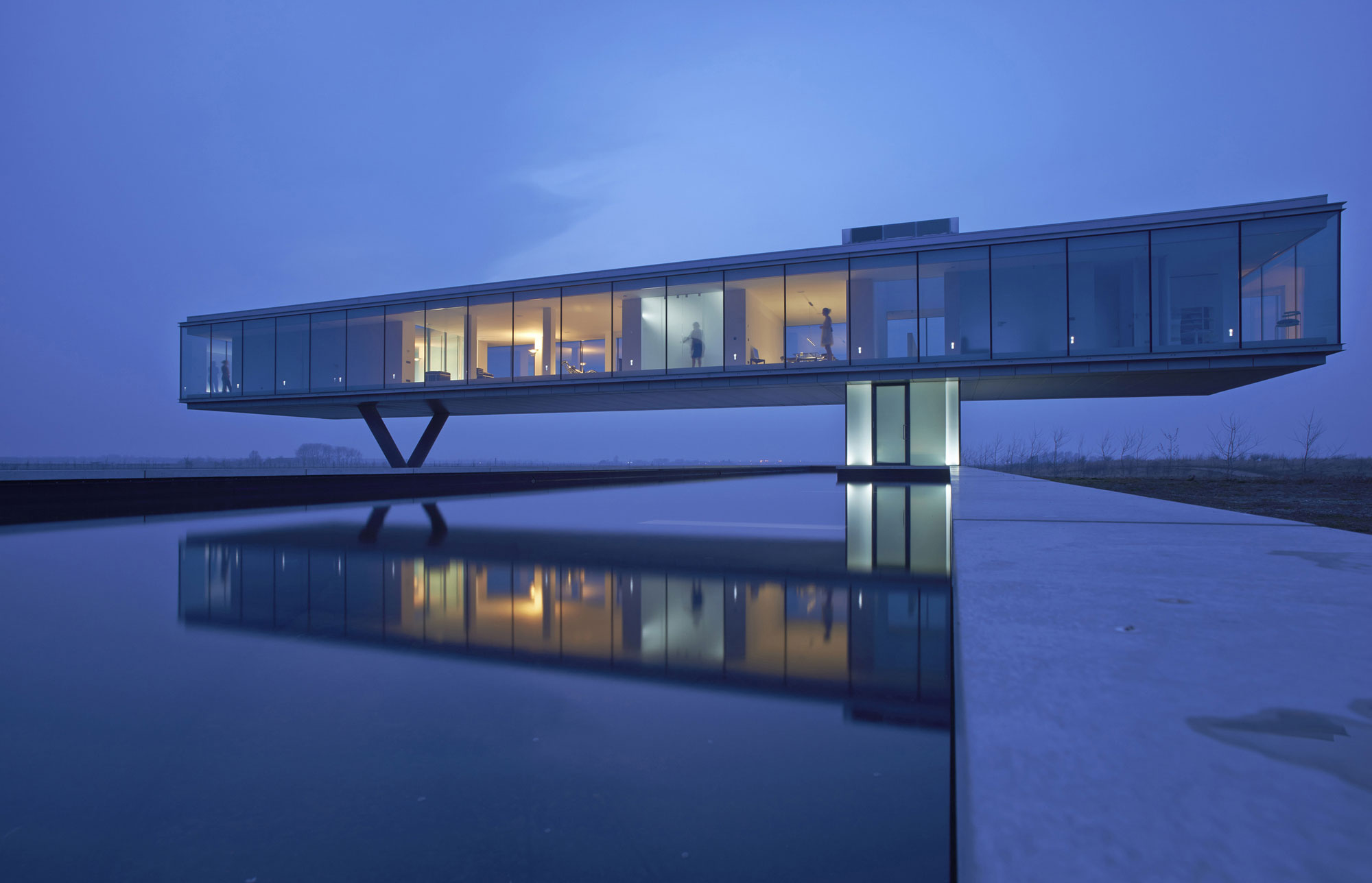 An Eco-Friendly Contemporary House Perched on the Beautiful Landscape in Noord-Beveland by Paul de Ruiter Architects (9)