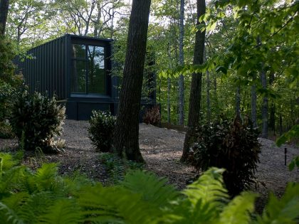 An Eco-Friendly Contemporary Studio From Two Shipping Containers in Amagansett