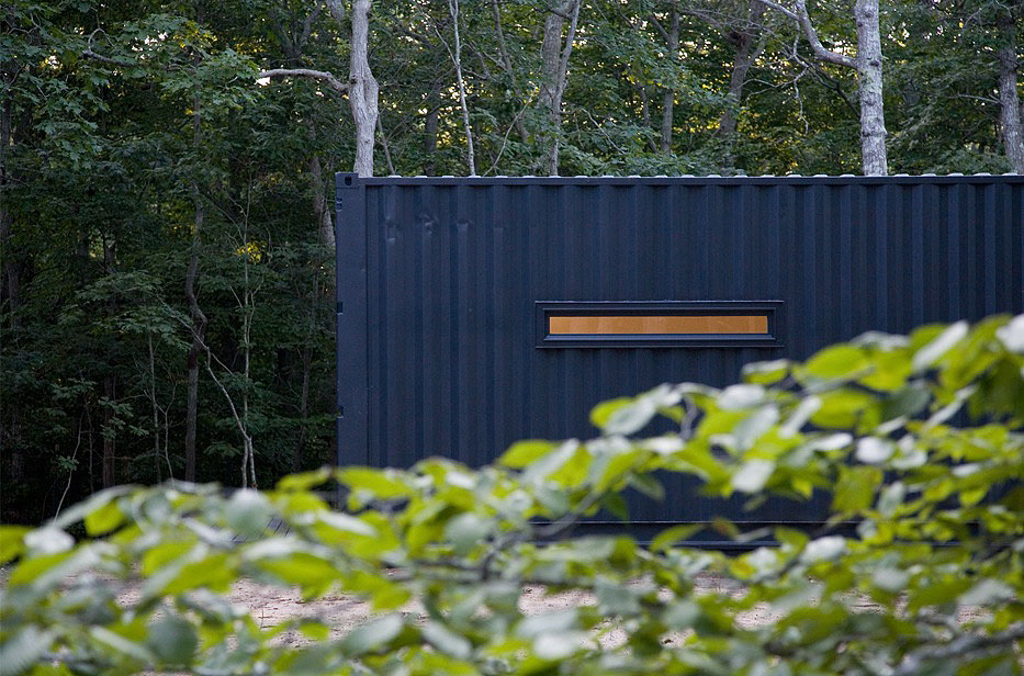 An Eco-Friendly Contemporary Studio From Two Shipping Containers in Amagansett by Maziar Behrooz Architecture (2)