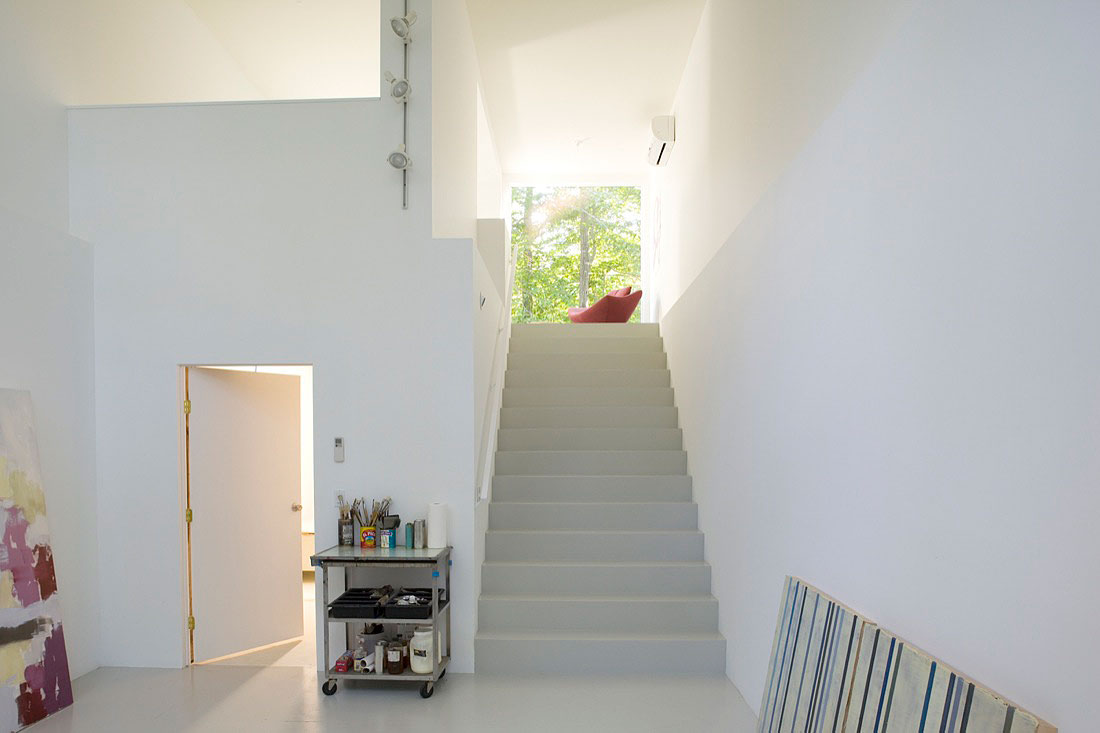 An Eco-Friendly Contemporary Studio From Two Shipping Containers in Amagansett by Maziar Behrooz Architecture (6)