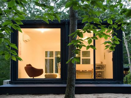 An Eco-Friendly Contemporary Studio From Two Shipping Containers in Amagansett by Maziar Behrooz Architecture (8)