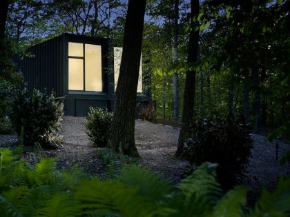 An Eco-Friendly Contemporary Studio From Two Shipping Containers in Amagansett by Maziar Behrooz Architecture (9)